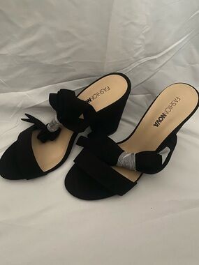 Fashion Nova Black ankle tie strap for/ chunky heel